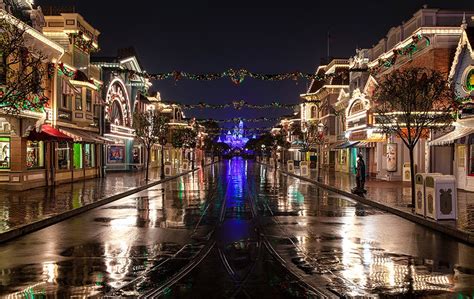 By the Numbers: Holidays on Main Street, U.S.A., at Disneyland Park | Disney Parks Blog