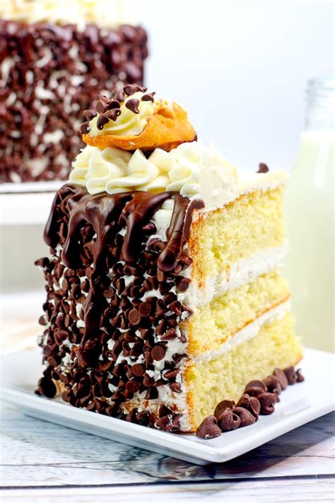 ULTIMATE CHOCOLATE CHIP CANNOLI CAKE - Baking Beauty