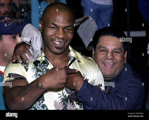 Roberto duran boxing hi-res stock photography and images - Alamy