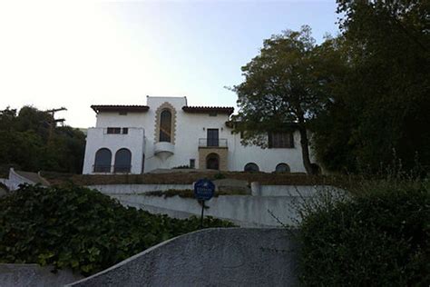 The Real Story Behind LA's Most Famous and Mysterious Murder House ...