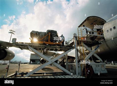 men loading Boeing 747 jumbo jet unloading cargo freight containers Stock Photo: 5218252 - Alamy