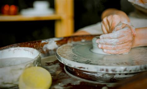 Ceramics 101: Pottery Wheel Beginner's Guide