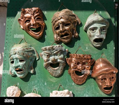 Comedy and tragedy masks hi-res stock photography and images - Alamy