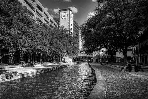 Las Colinas Canal, Irving, Texas Photograph by Mountain Dreams - Fine Art America