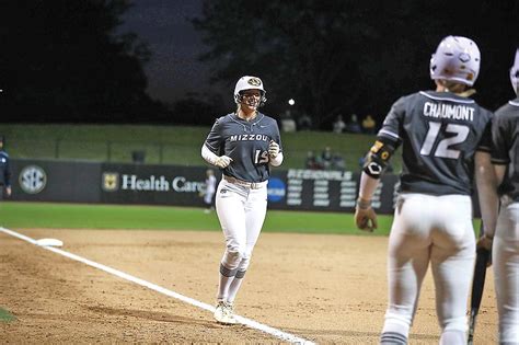 Missouri goes 1-1 on Saturday in softball regional | Jefferson City News Tribune