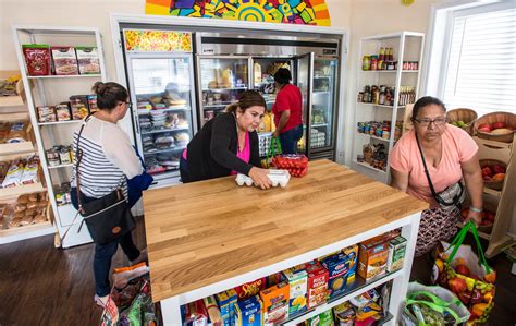 A food pantry in Santa Ana aims to fight hunger while offering patrons measures of compassion ...