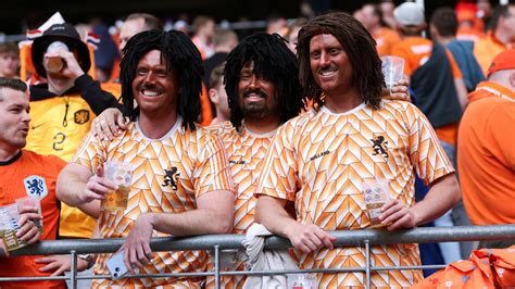 Netherlands Fans Don Blackface While Dressing Up As Soccer Star Ruud ...