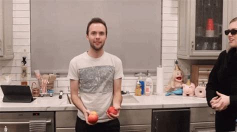 Funny Juggling GIFs | Tenor