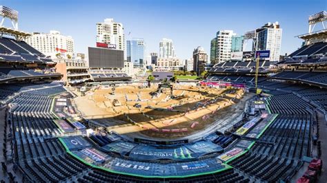 Drying agent reportedly burns riders at San Diego Supercross