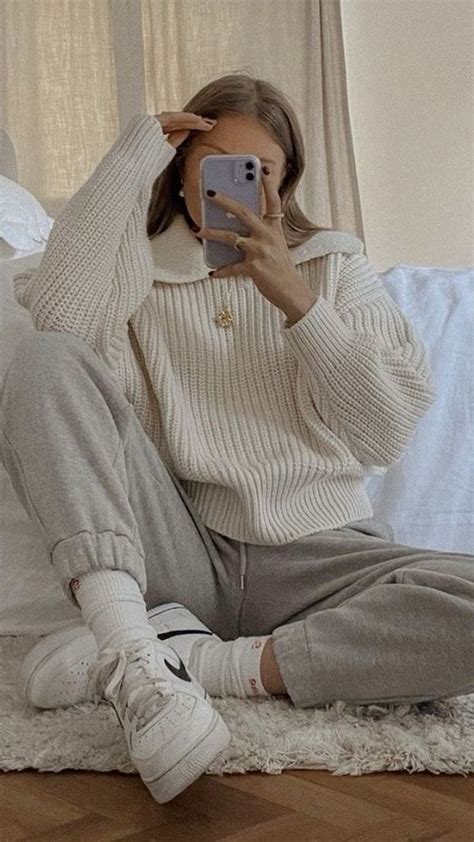 Cozy Winter outfits | Cozy winter outfits, Sporty outfits, Winter fashion outfits