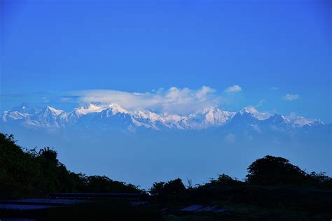 Clear view from Tiger Hill in Darjeeling to Kanchenjunga Mountains Photograph by Soumen Mandal ...