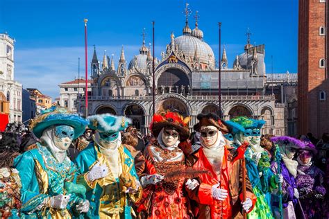 The carnival of Venice: I know you, mask . | OUTLOOK