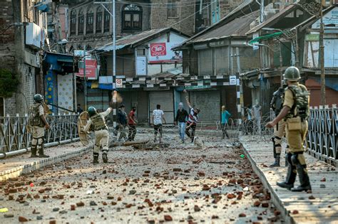 Photos Emerge From Kashmir, a Land on Lockdown - The New York Times