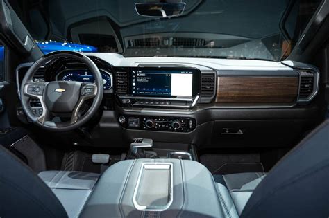 Chevrolet Updates 2022 Silverado Pickup With New Interior, Capabilities | Cars.com