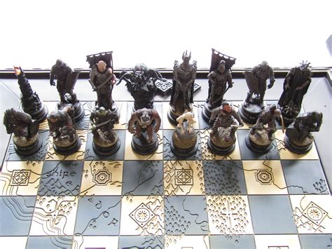 Lord Of The Rings Chess Set Pewter - Draw-front