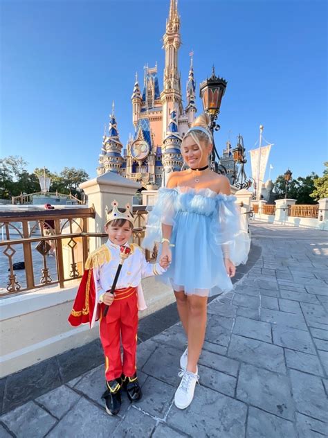 The Best Fall Outfits to Wear to Disney World – Whitney Rife