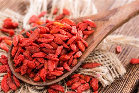 8 Health Benefits of Dried Goji Berries | On The Table