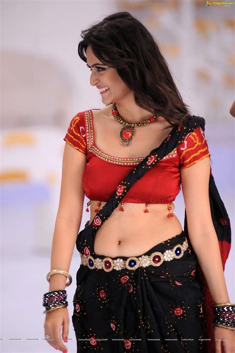 Actress Gallery: Kriti kharbanda cute HD black saree stills in ongole githa