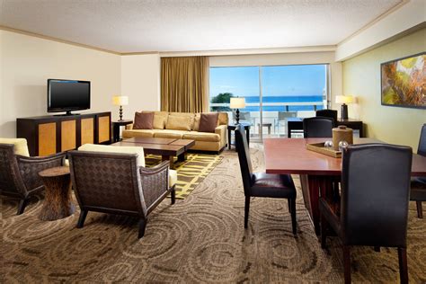 Hotel Rooms & Amenities | Sheraton Waikiki