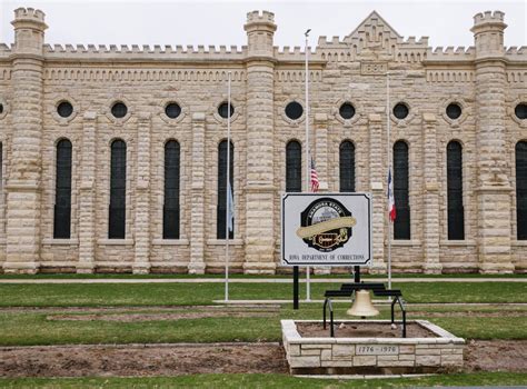 Police: Inmates killed 2 Iowa prison staff in escape attempt Union Sioux City Iowa Nebraska Ely ...