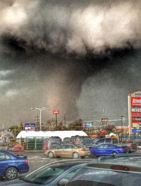 Photo of the Tulsa, Oklahoma tornado. March 25, 2015. x-post from /r ...