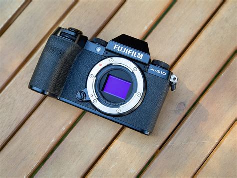 Fujifilm X-S10 full review: An image-stabilized camera for (almost ...