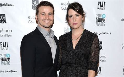 Jason Ritter and Girlfriend Melanie Lynskey are happily Engaged