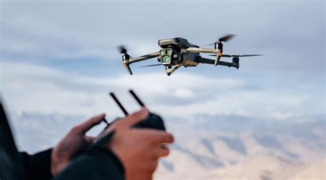 DJI lancia MAVIC 3 PRO, Drone a Tripla Fotocamera Ottica che Rivoluziona la Fotografia Aerea ...