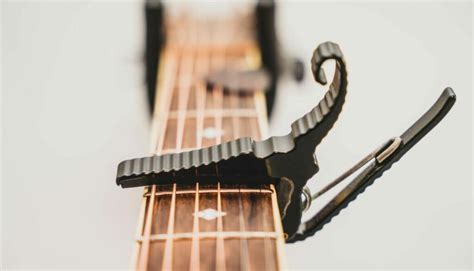 Your Guide to the Capo - Guitar Noise