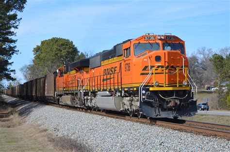 BNSF SD70MACe 9736-733 | BNSF SD70MACe 9736 pushes on the re… | Flickr