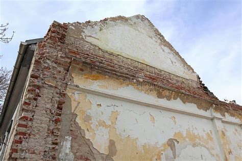 Demolition of an Old Building Stock Image - Image of ruined, demolition ...