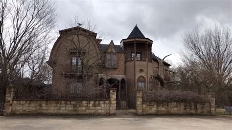 The Munster Mansion in Waxahachie Texas - YouTube