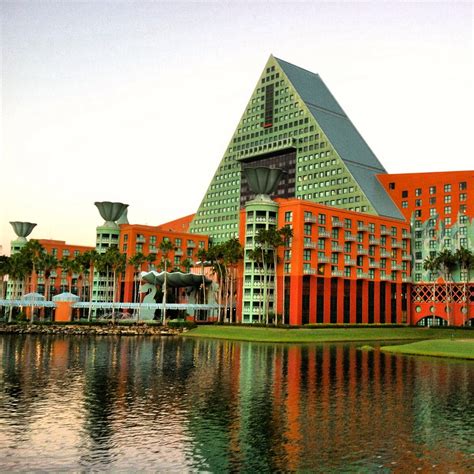 The World of Deej: The Walt Disney World Dolphin Resort