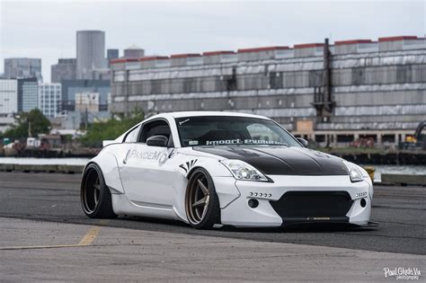 White Nissan 350Z with Custom Body Kit - Photo by Vossen