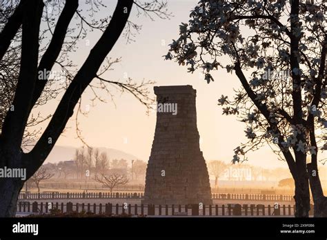 Cheomseongdae Observatory (UNESCO World Heritage Site) at sunrise ...