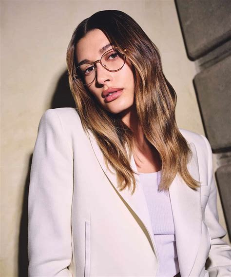 Buse Terim | Hailey Bieber, Vogue Eyewear için gözlük tasarladı