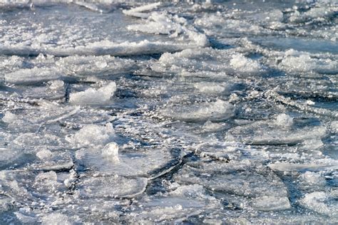 122 stranded on ice floe in Minnesota’s Upper Red Lake rescued - The ...