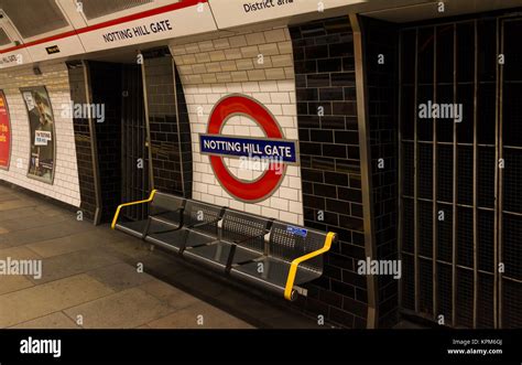 London notting hill gate station hi-res stock photography and images ...