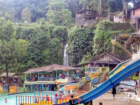 Main Seluncuran Air bersama Anak di Curug Luhur Ciomas | Portal Seputar ...