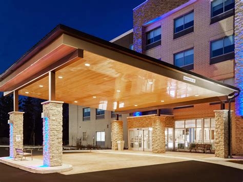 Hotel in Niles, IL | Holiday Inn Express & Suites® Chicago North Shore ...