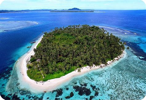 The beauty of the Great Barrier Banyak Island in Aceh Singkil ...