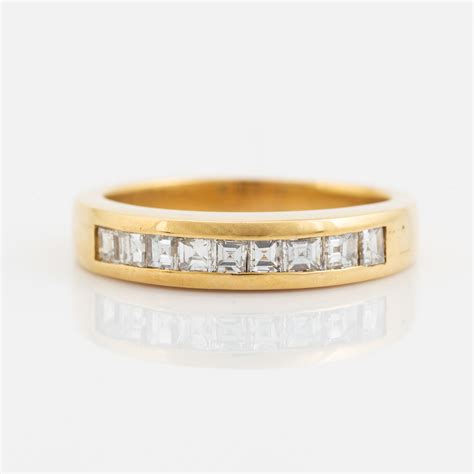 18K gold and princess cut diamond ring. - Bukowskis