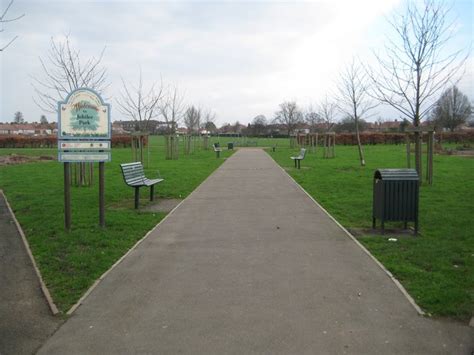 Southall: Jubilee Park © Nigel Cox cc-by-sa/2.0 :: Geograph Britain and Ireland