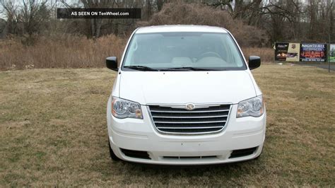 2010 Chrysler Town & Country Lx Mini Van 7 Passenger Stow & Go Seating Runs 100%