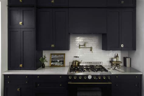 8 Popular Kitchen Cabinet Colors Designers Swear By - SemiStories