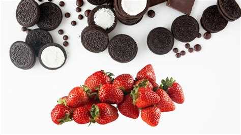 Easy Strawberry-Oreo Crunch Cake Recipe: Enjoyment Just A Few Steps Away