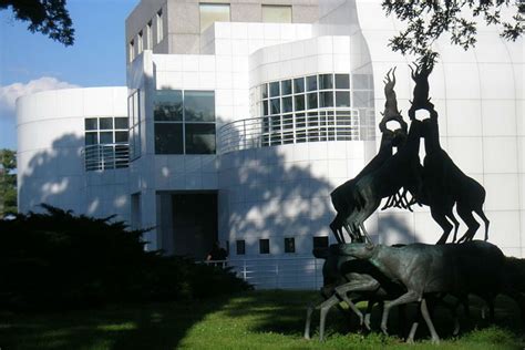 The Des Moines Art Center: My Three Favorite Works – Black & (Red)gister