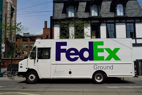 do you need a cdl to drive a fedex box truck - Naida Frey