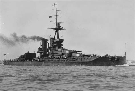 The flagship of the Grand Fleet during WW1 and leadship of her class, HMS Iron Duke.[4316 × 2907 ...