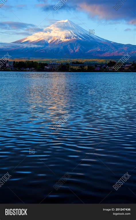 Image Mount Fuji Lake Image & Photo (Free Trial) | Bigstock